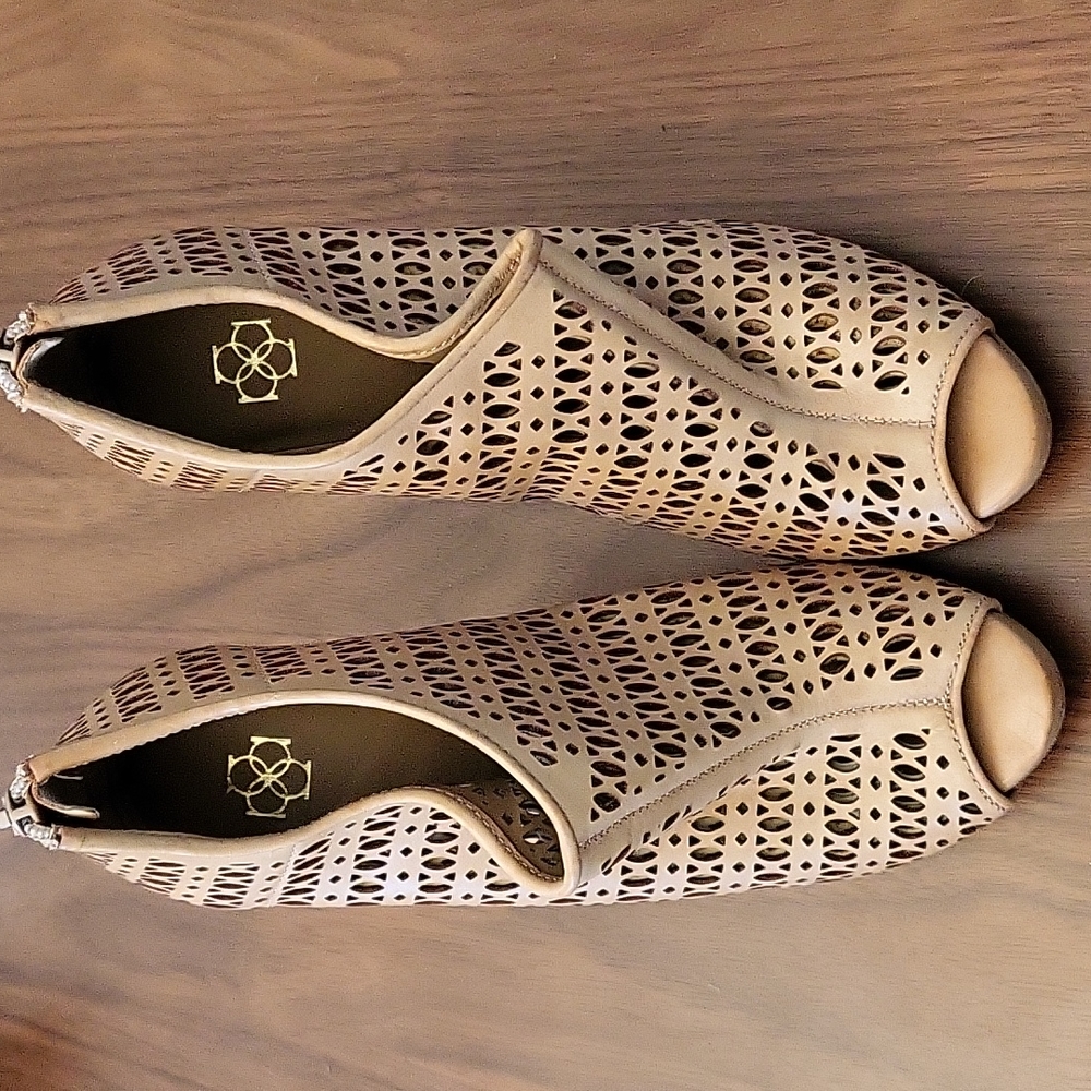 Ann Taylor platform